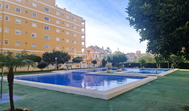 Resale - Apartment / flat - Torrevieja - aguas nuevas