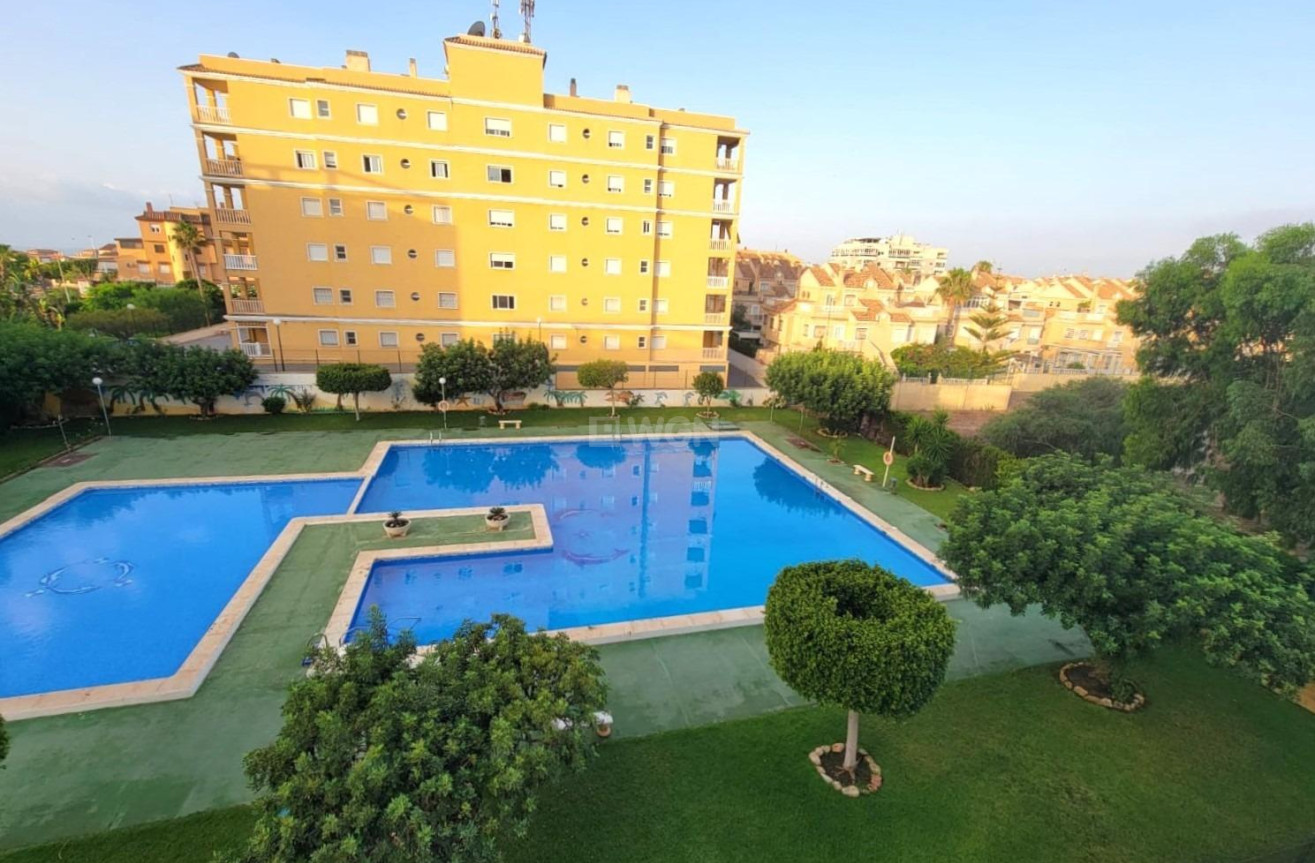 Resale - Apartment / flat - Torrevieja - aguas nuevas