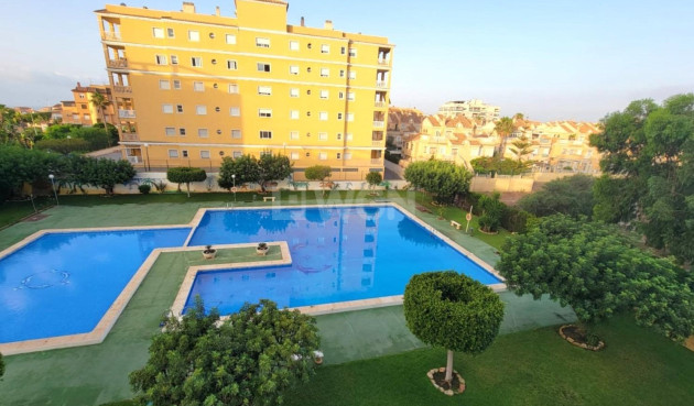 Resale - Apartment / flat - Torrevieja - aguas nuevas
