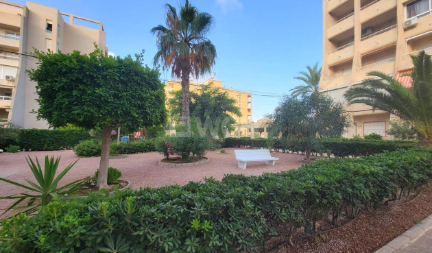 Resale - Apartment / flat - Torrevieja - aguas nuevas