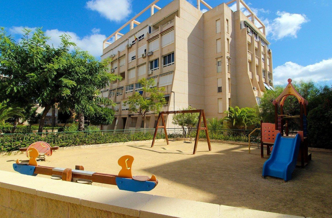 Resale - Apartment / flat - Torrevieja - aguas nuevas