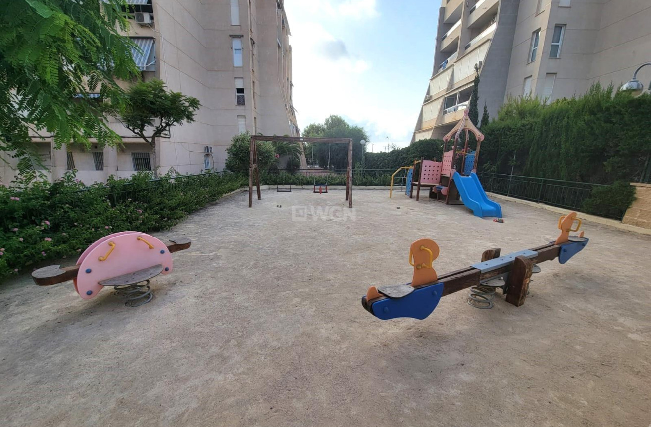 Resale - Apartment / flat - Torrevieja - aguas nuevas