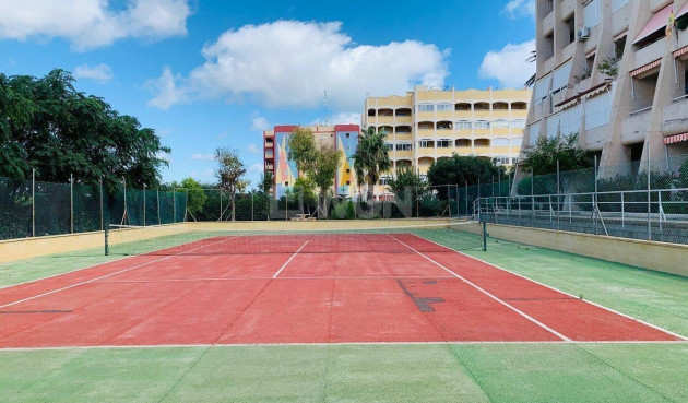 Resale - Apartment / flat - Torrevieja - aguas nuevas