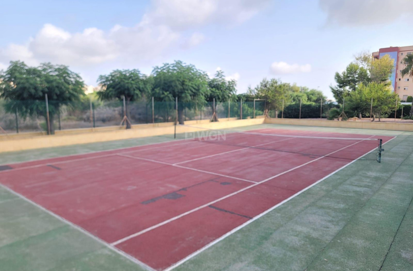 Resale - Apartment / flat - Torrevieja - aguas nuevas