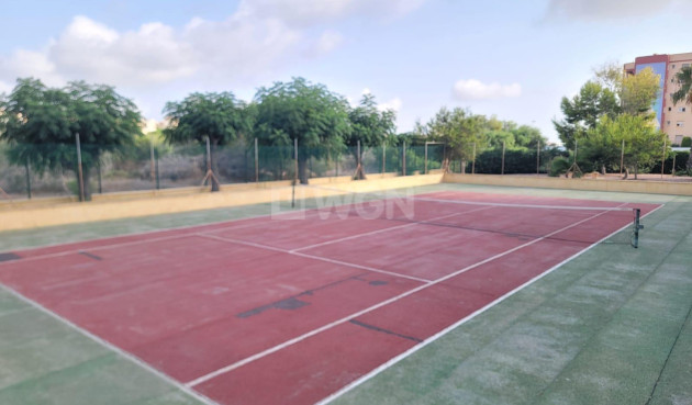 Resale - Apartment / flat - Torrevieja - aguas nuevas