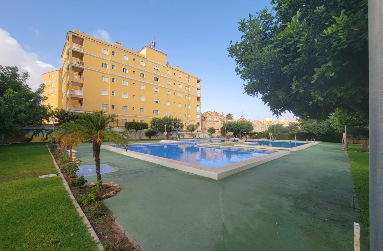 Resale - Apartment / flat - Torrevieja - aguas nuevas