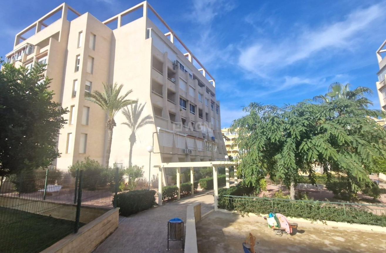 Resale - Apartment / flat - Torrevieja - aguas nuevas