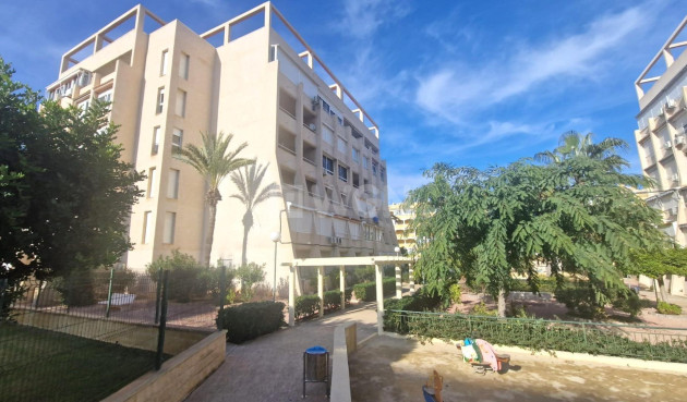 Resale - Apartment / flat - Torrevieja - aguas nuevas