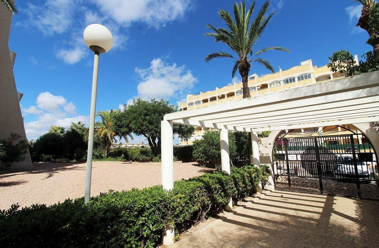 Resale - Apartment / flat - Torrevieja - aguas nuevas