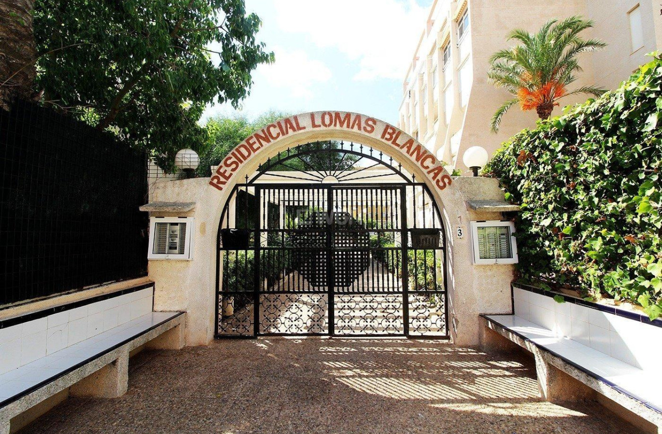 Resale - Apartment / flat - Torrevieja - aguas nuevas