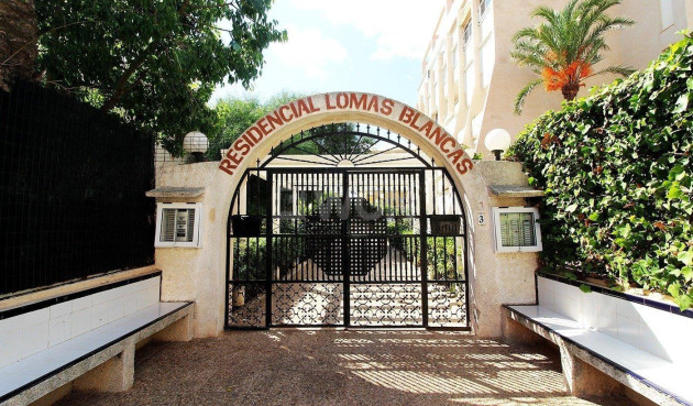 Resale - Apartment / flat - Torrevieja - aguas nuevas