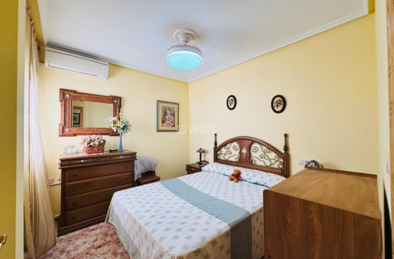 Resale - Apartment / flat - La Mata - Costa Blanca
