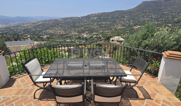 Odsprzedaż - Villa - Alcaucín - Inland