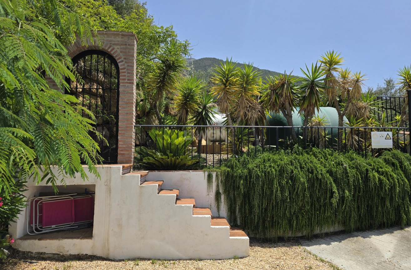 Odsprzedaż - Villa - Alcaucín - Inland