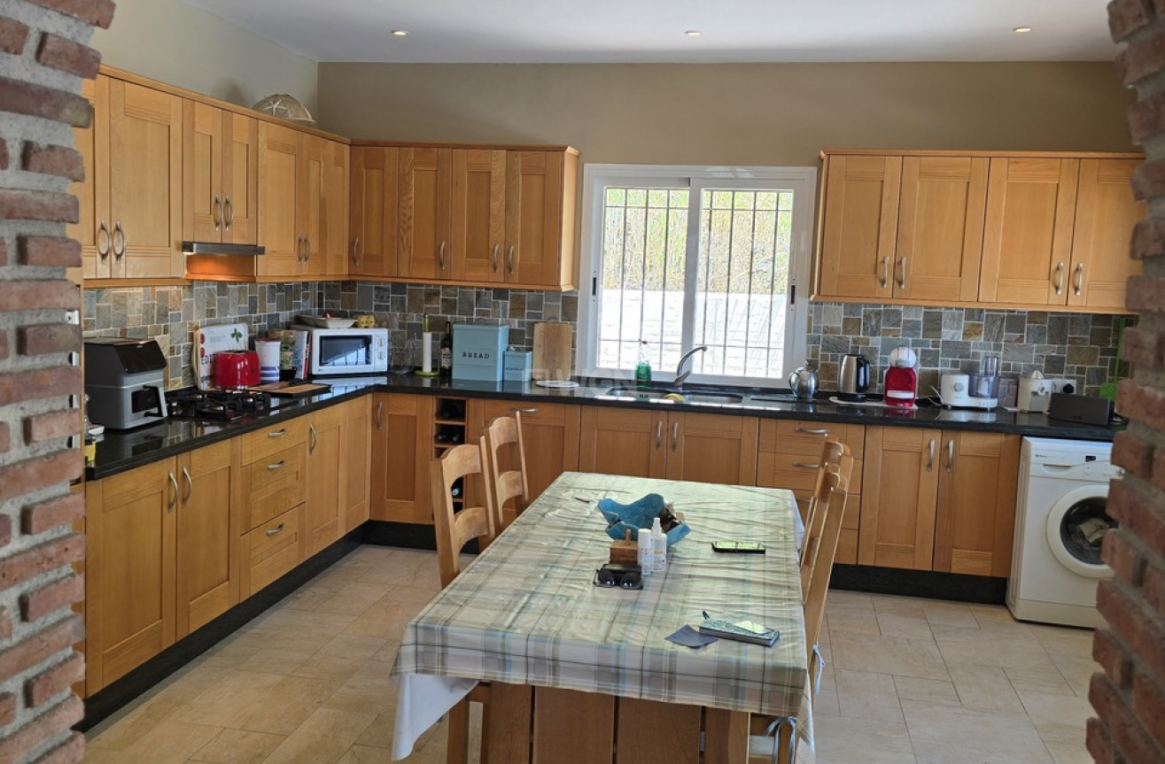 Odsprzedaż - Villa - Alcaucín - Inland