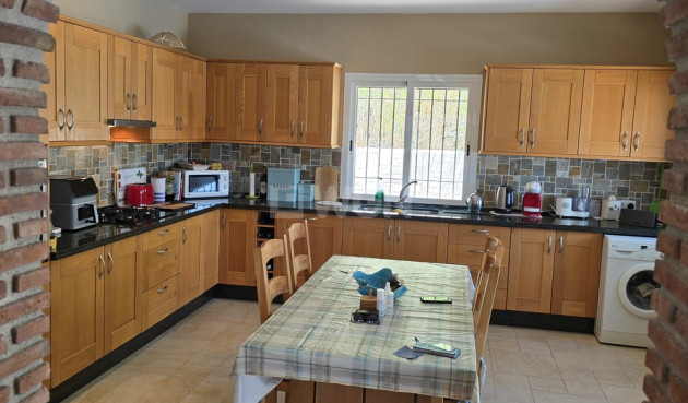 Odsprzedaż - Villa - Alcaucín - Inland