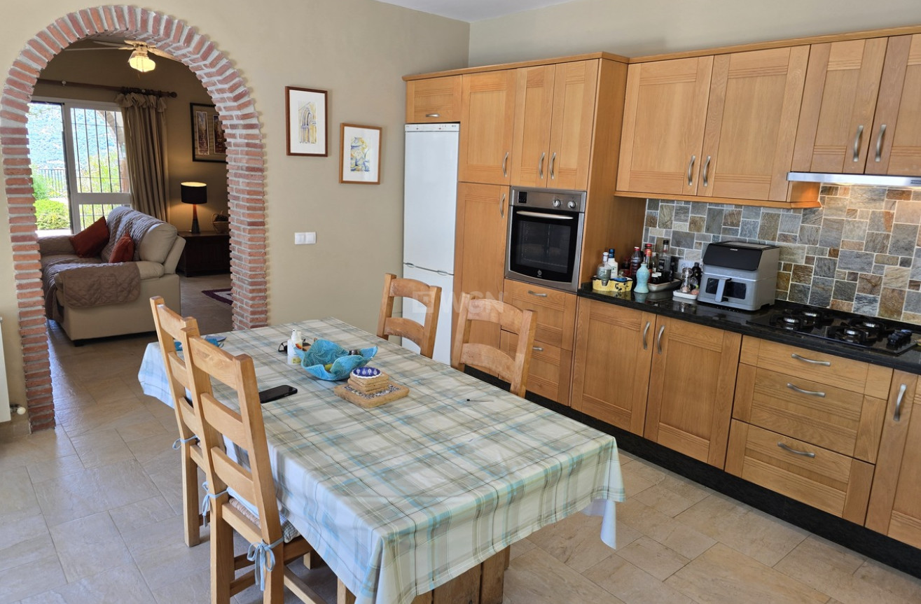 Odsprzedaż - Villa - Alcaucín - Inland