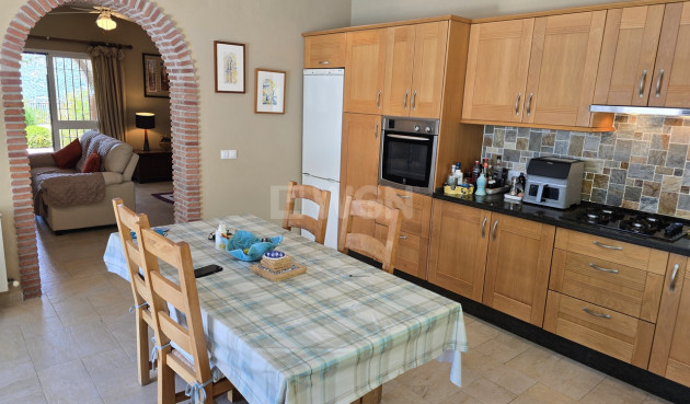 Odsprzedaż - Villa - Alcaucín - Inland