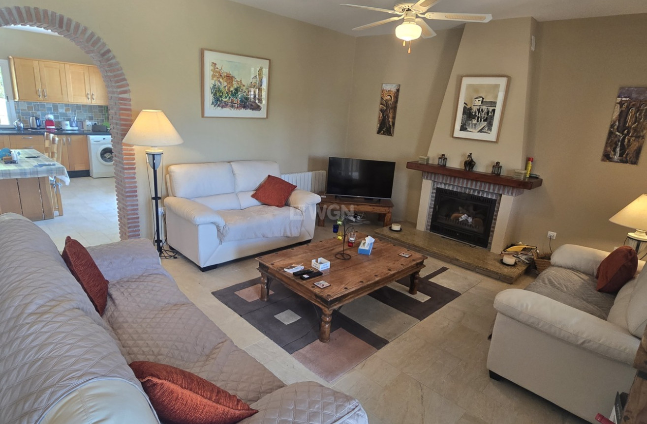 Odsprzedaż - Villa - Alcaucín - Inland