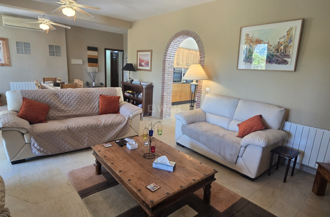 Odsprzedaż - Villa - Alcaucín - Inland