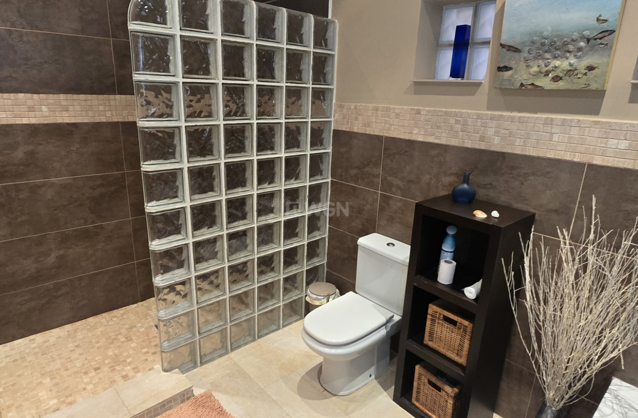 Odsprzedaż - Villa - Alcaucín - Inland