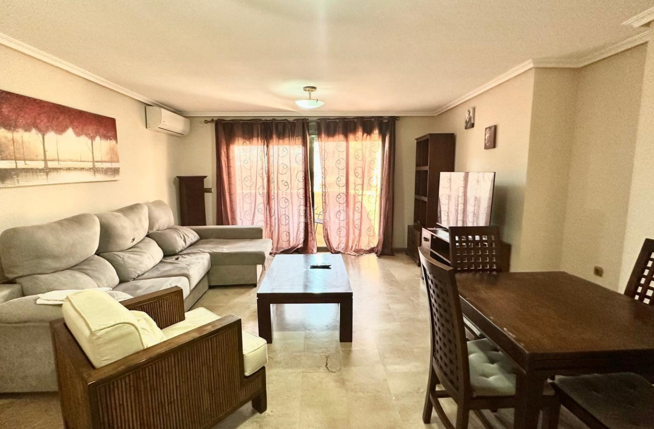 Odsprzedaż - Mieszkanie w bloku - Torrevieja