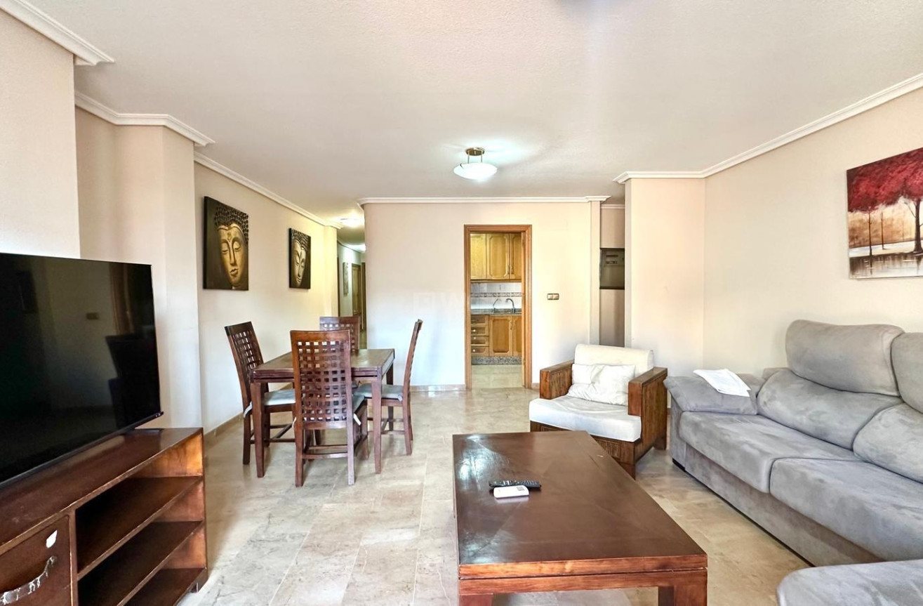 Odsprzedaż - Mieszkanie w bloku - Torrevieja