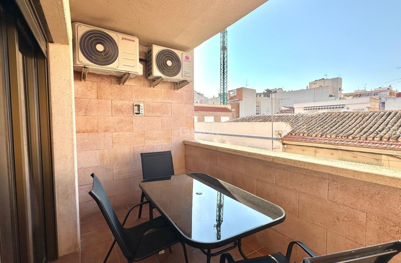 Odsprzedaż - Mieszkanie w bloku - Torrevieja