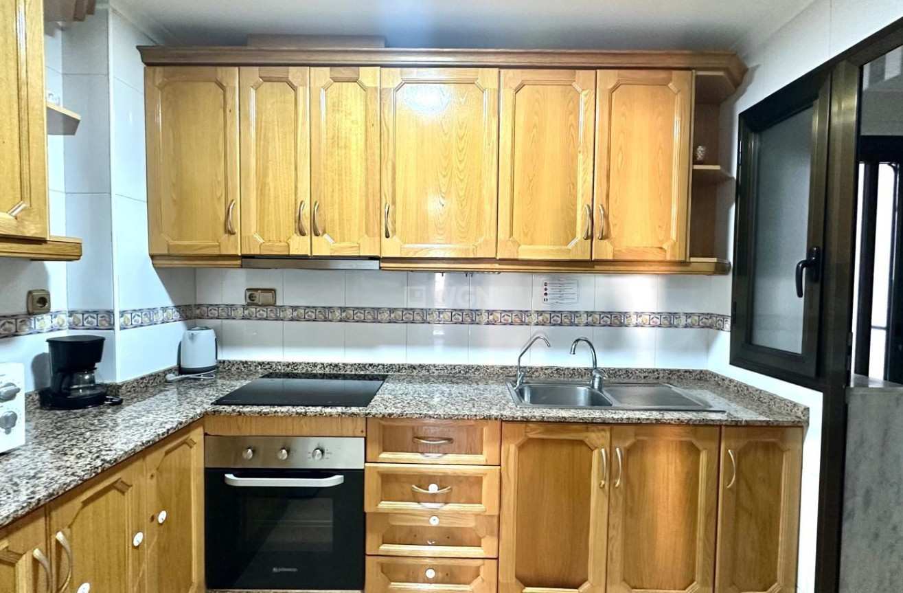 Odsprzedaż - Mieszkanie w bloku - Torrevieja