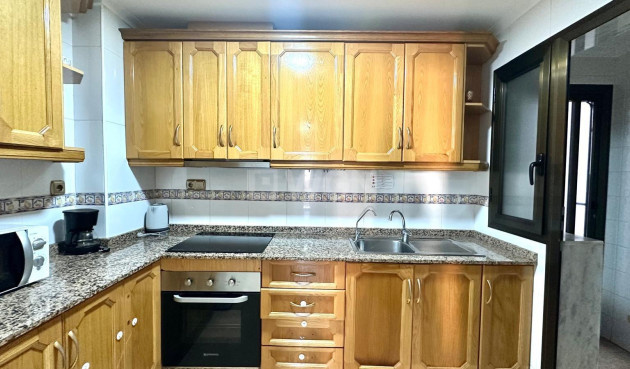 Odsprzedaż - Mieszkanie w bloku - Torrevieja