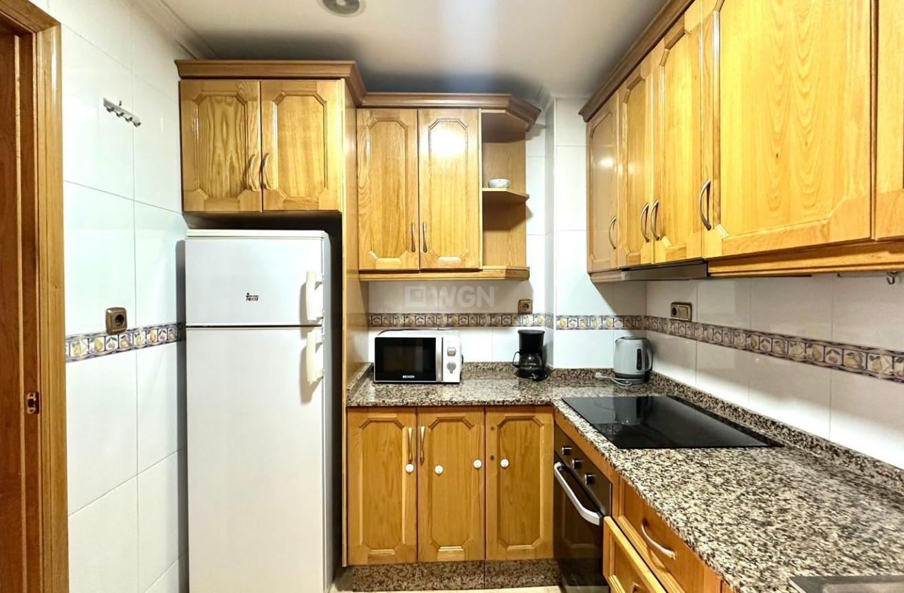 Odsprzedaż - Mieszkanie w bloku - Torrevieja