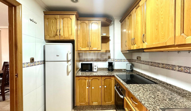 Odsprzedaż - Mieszkanie w bloku - Torrevieja