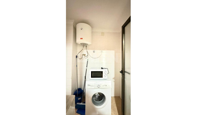 Odsprzedaż - Mieszkanie w bloku - Torrevieja