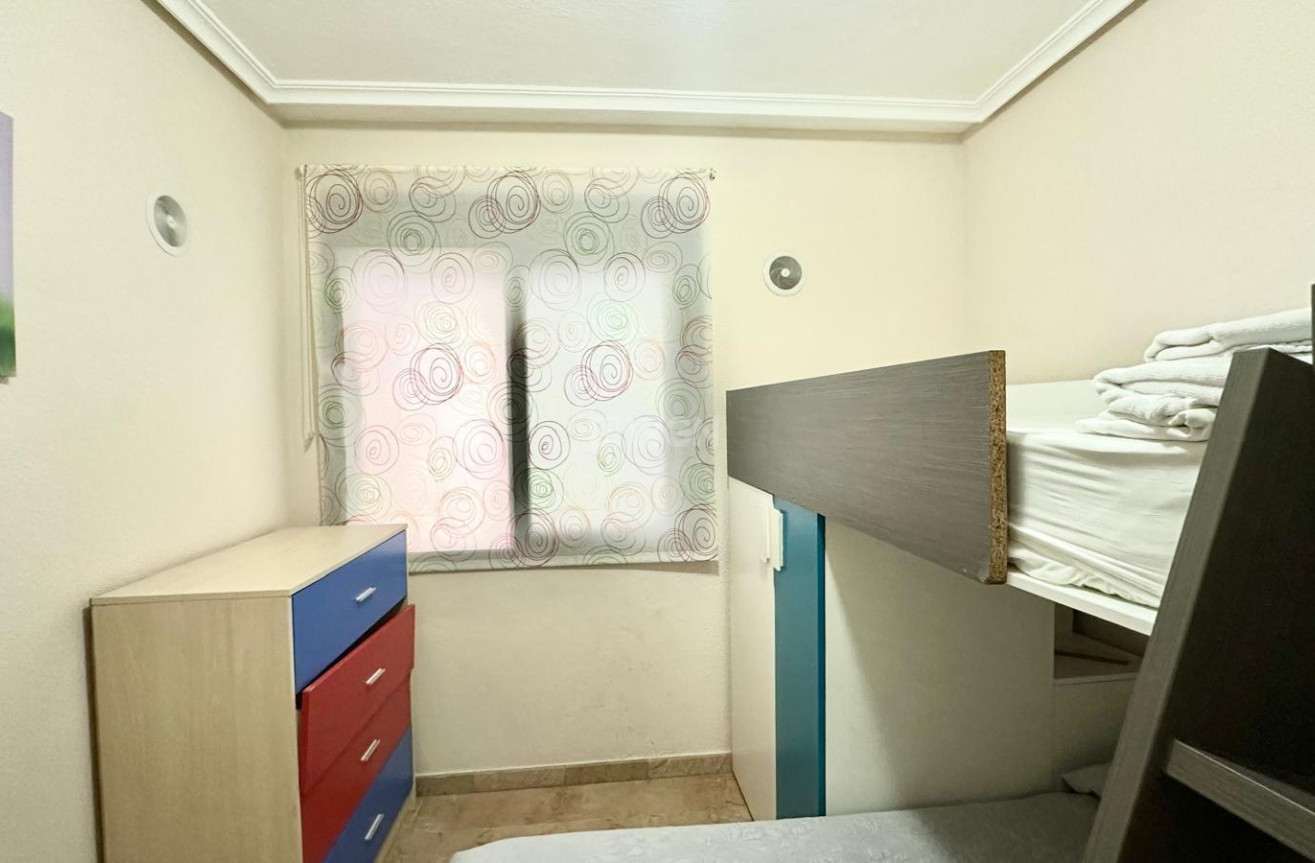 Odsprzedaż - Mieszkanie w bloku - Torrevieja