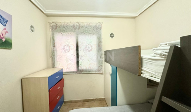 Odsprzedaż - Mieszkanie w bloku - Torrevieja