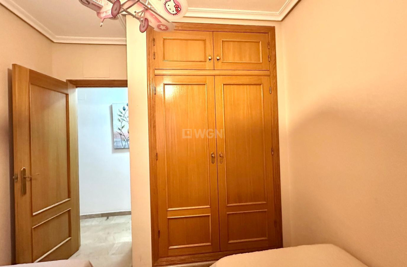 Odsprzedaż - Mieszkanie w bloku - Torrevieja