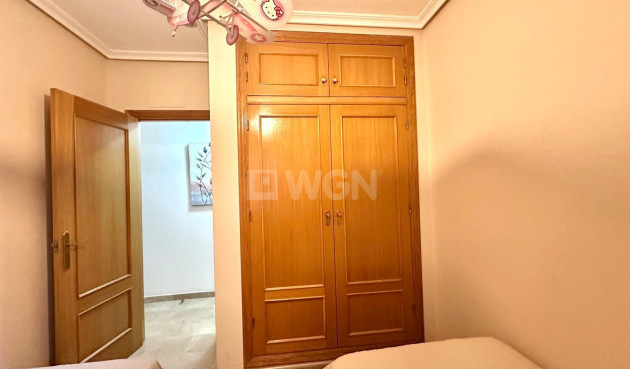 Odsprzedaż - Mieszkanie w bloku - Torrevieja