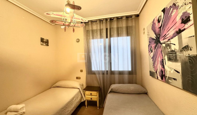 Odsprzedaż - Mieszkanie w bloku - Torrevieja