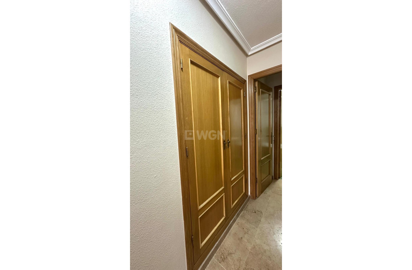 Odsprzedaż - Mieszkanie w bloku - Torrevieja