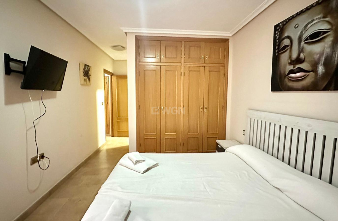 Odsprzedaż - Mieszkanie w bloku - Torrevieja