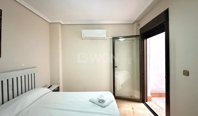 Odsprzedaż - Mieszkanie w bloku - Torrevieja