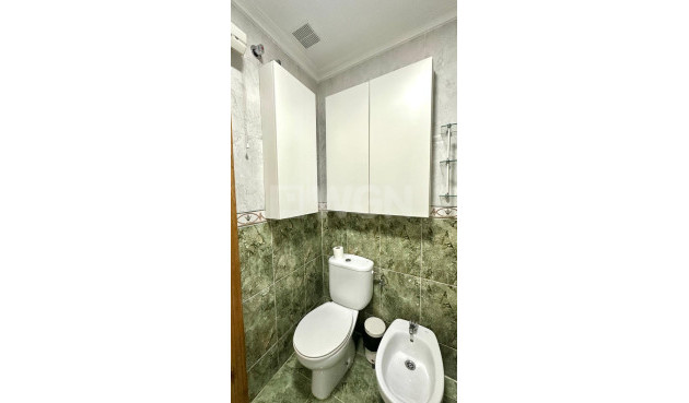 Odsprzedaż - Mieszkanie w bloku - Torrevieja