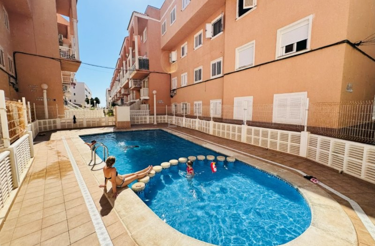 Resale - Apartment / flat - La Mata - Costa Blanca