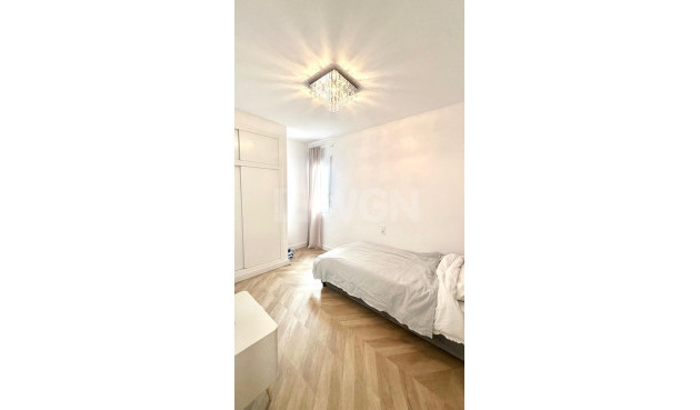 Resale - Apartment / flat - Torrevieja - Centro