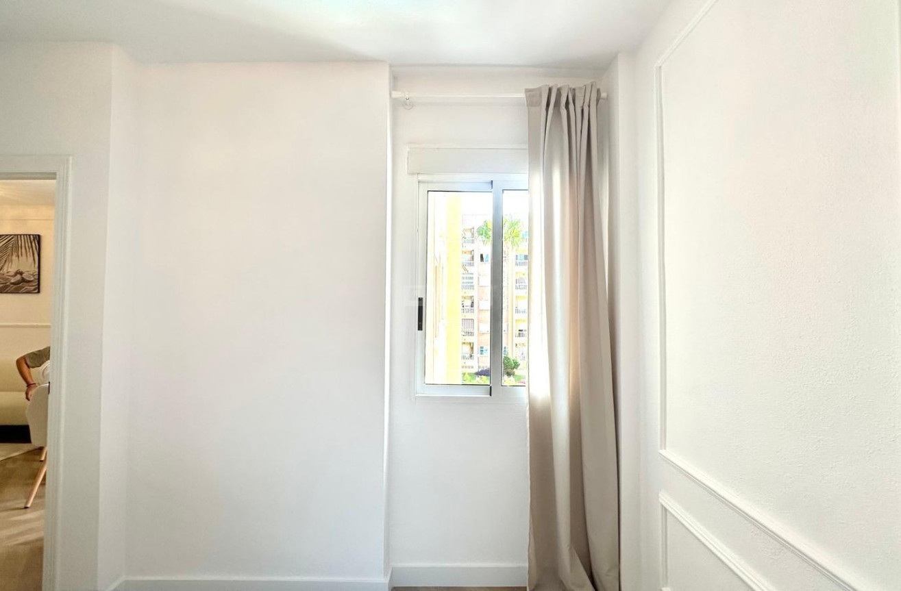 Resale - Apartment / flat - Torrevieja - Centro