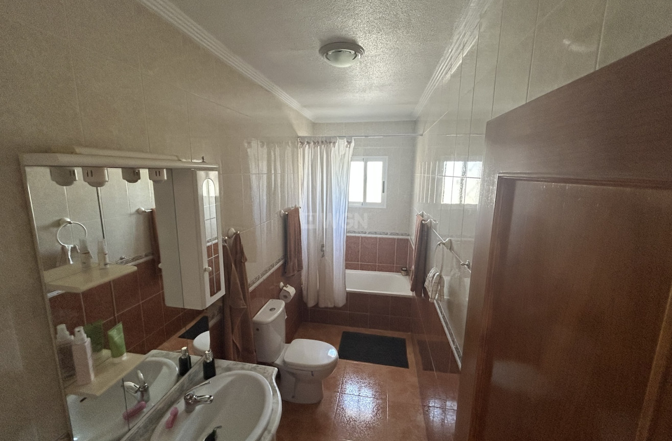 Odsprzedaż - Kamienica - Torrevieja - Costa Blanca