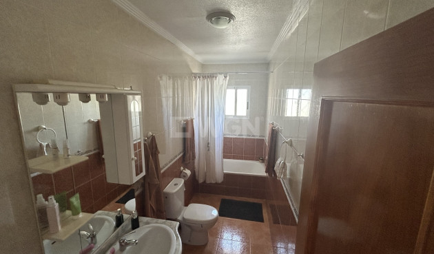 Odsprzedaż - Kamienica - Torrevieja - Costa Blanca