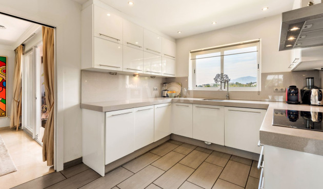 Odsprzedaż - Villa - Marbella - Costa del Sol