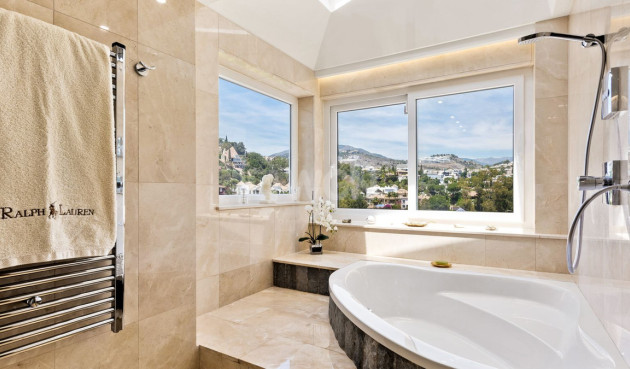 Odsprzedaż - Villa - Marbella - Costa del Sol