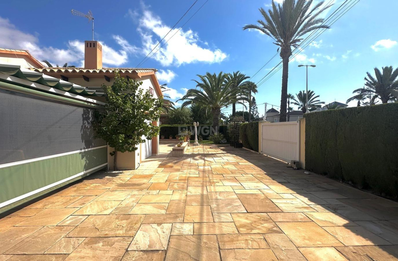 Resale - Villa - Cabo Roig - Costa Blanca